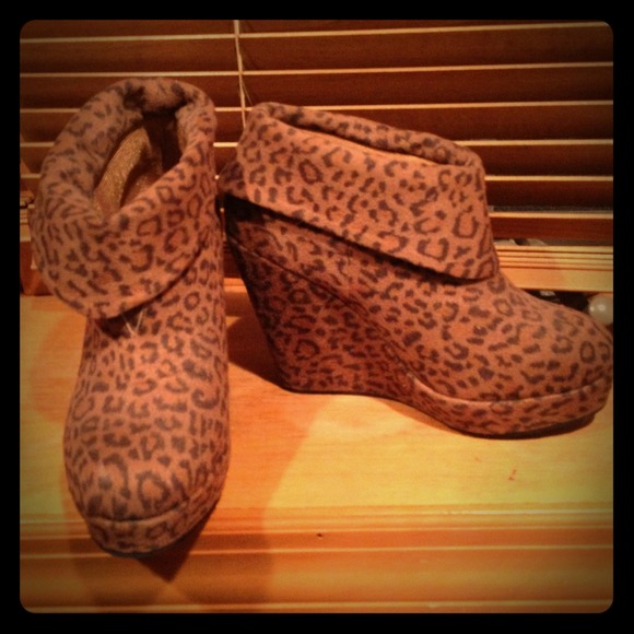 Cheetah wedge booties