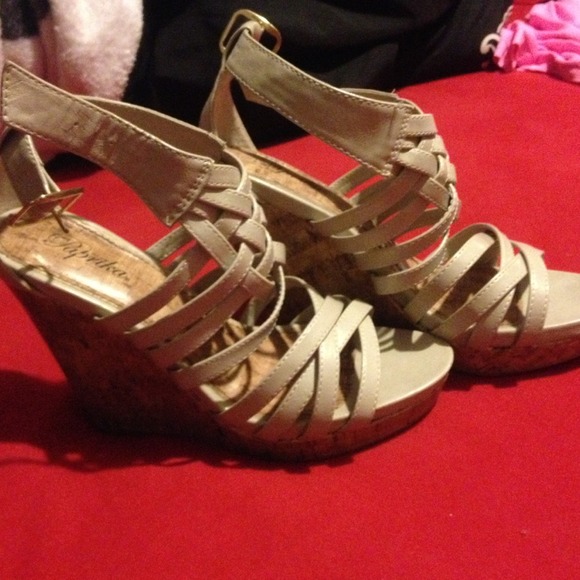 🐸🐸REDUCED🐸🐸Nude wedges