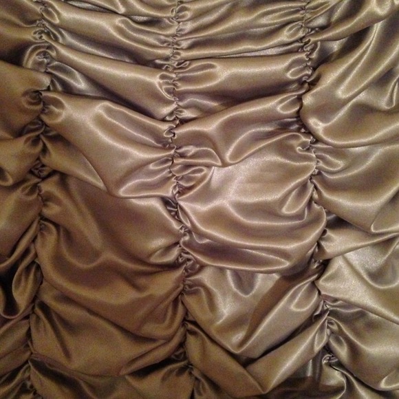 Gorgeous ball/prom gown!! - Picture 2 of 3