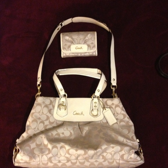 👜Reserved- Authentic Coach Purse/Wallet Set