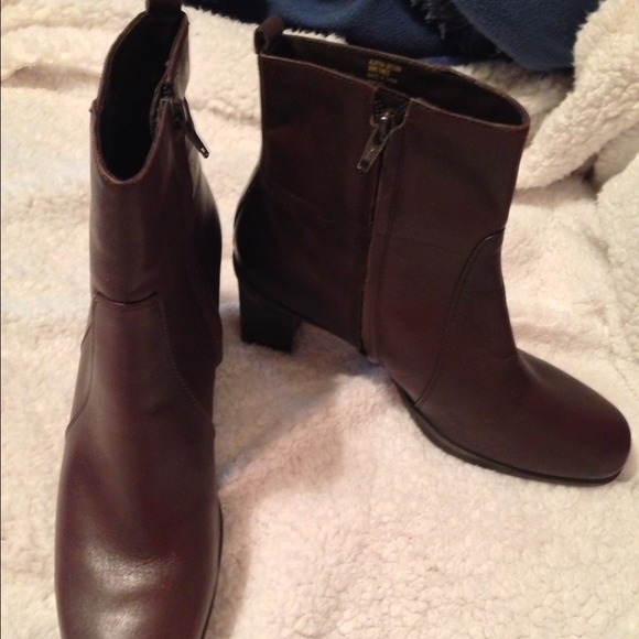 Boots, Croft and Barrow, Brown