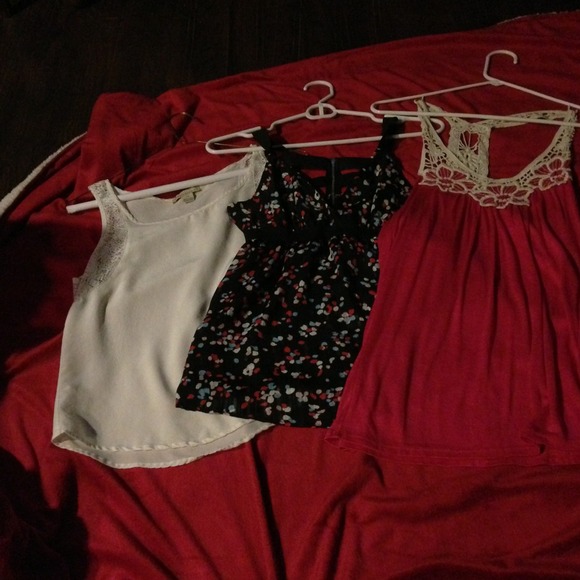 Bundle or sold separately cute summer tops - Picture 1 of 4