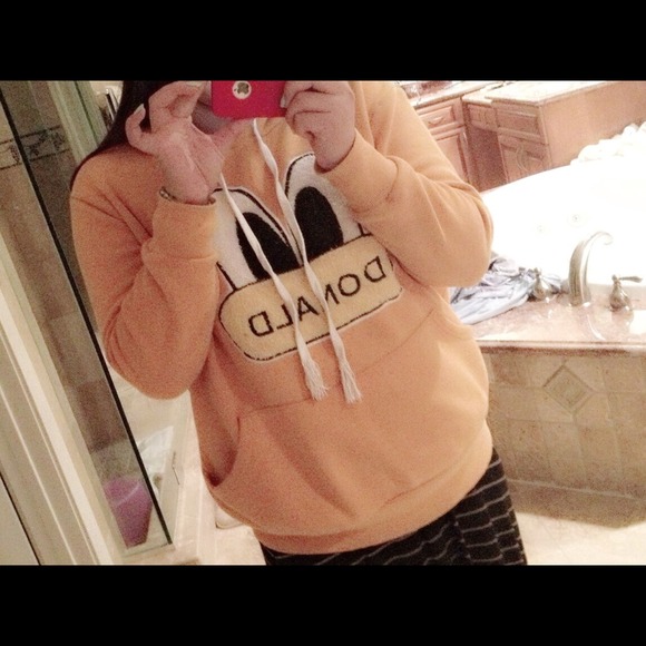 CUTE DONALD DUCK SWEATER - Picture 2 of 4