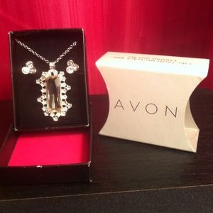 Silvertone necklace & earring set