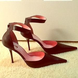 Pointed toe strap heels in black