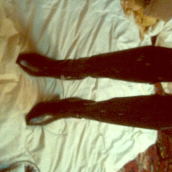 Black tall Liz claiborne boot great condition!!