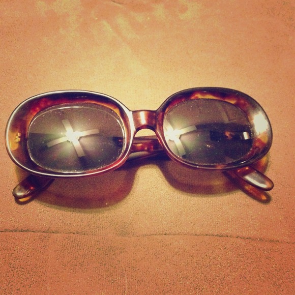 HOLD- Gucci sunglasses