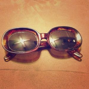 HOLD- Gucci sunglasses
