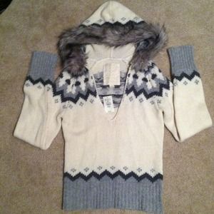 HOLLISTER Sweater!