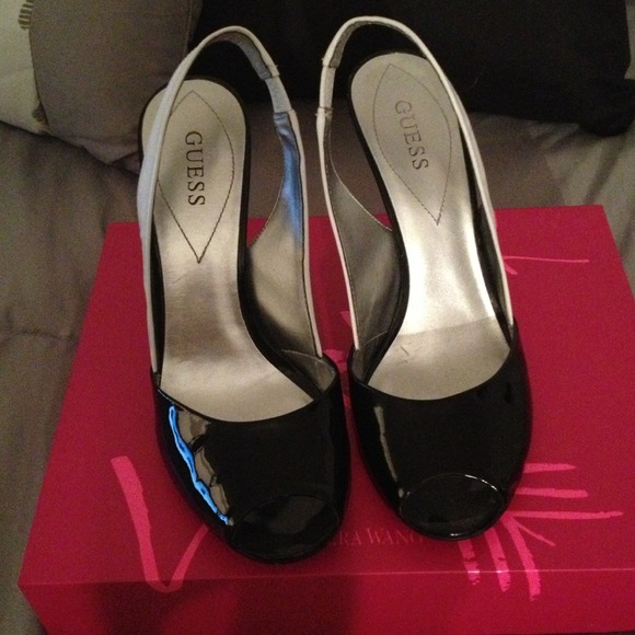 Guess black and white peep toe slingback heels - Picture 2 of 3