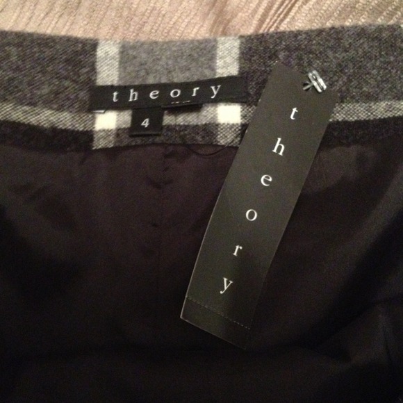 🎉HOST PICK🎉❄️ Theory wool shorts❄️ - Picture 2 of 3