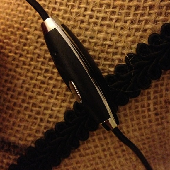 Earmuffs with smartphone/mp3 player plugin - Picture 3 of 4