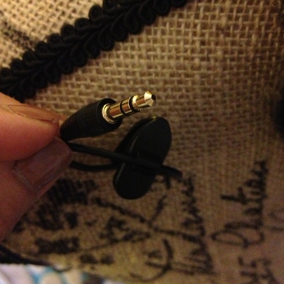 Earmuffs with smartphone/mp3 player plugin - Picture 4 of 4