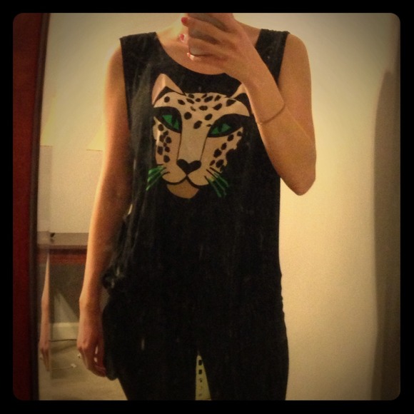 Hip-tie black kitty graphic tee