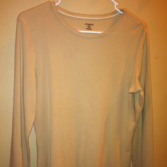 🎀FREE🎁 FOR @mommy2her🎀long sleeve top