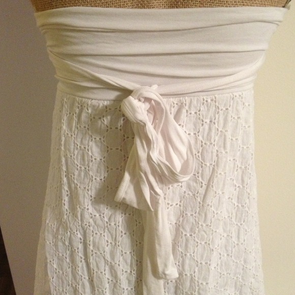 Strapless (or worn as halter) white dress - Picture 3 of 4