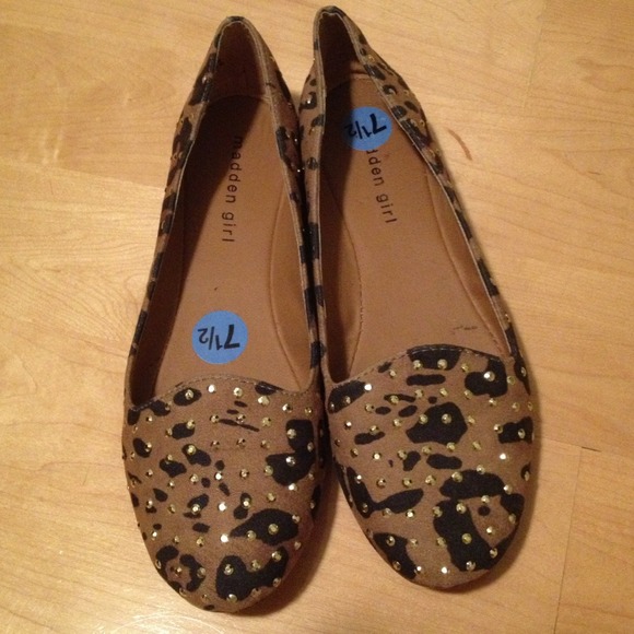 Leopard flats with gold accents - Picture 1 of 3