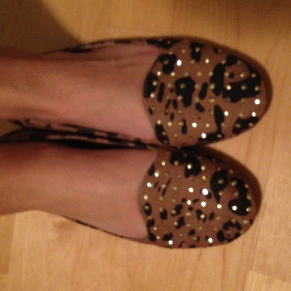 Leopard flats with gold accents - Picture 3 of 3