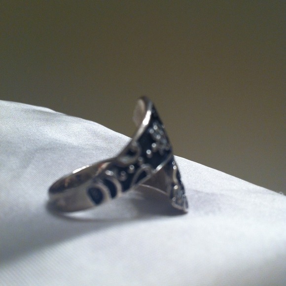 7/8, S/S Filigree Bypass Ring - Picture 2 of 4