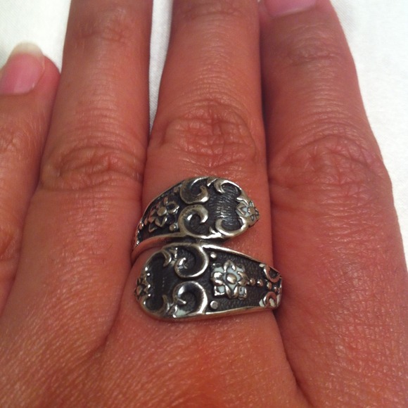 7/8, S/S Filigree Bypass Ring - Picture 4 of 4