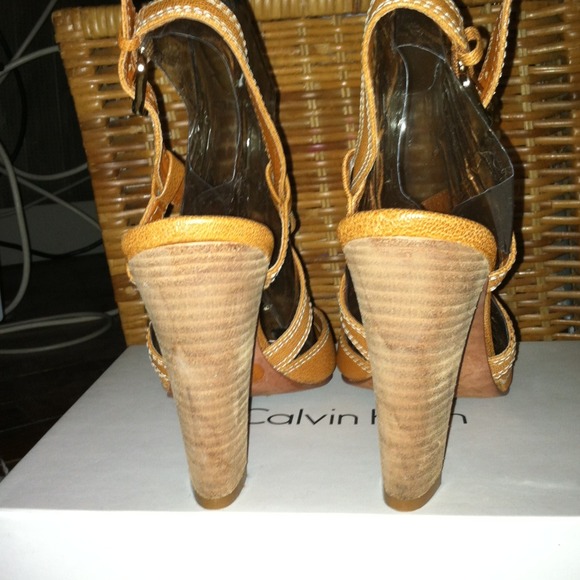 BCBGMAXAZRIA - Picture 2 of 4