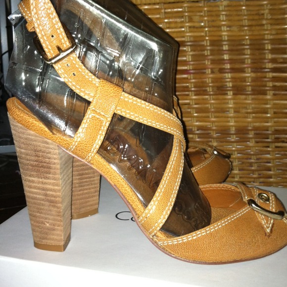 BCBGMAXAZRIA - Picture 3 of 4