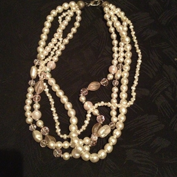 Beautiful Baby Pink and White Pearl Necklace - Picture 1 of 3