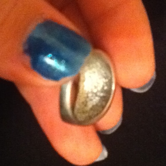 AVON RING - Picture 2 of 2