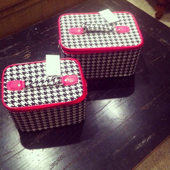 SOLD NWT TRAVEL/COSMETIC BOXES SET