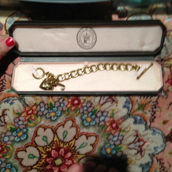 Juicy charm bracelet & free graphic tee with 30$