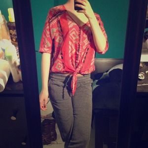 ⭕RESERVED⭕⬇Tribal Print Fromt Tie Shirt Super Cute