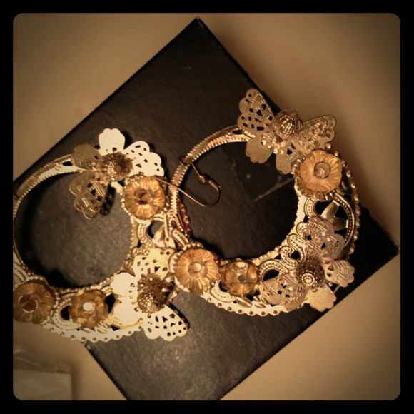Butterfly flower earrings:: FREE shipping thru PP!