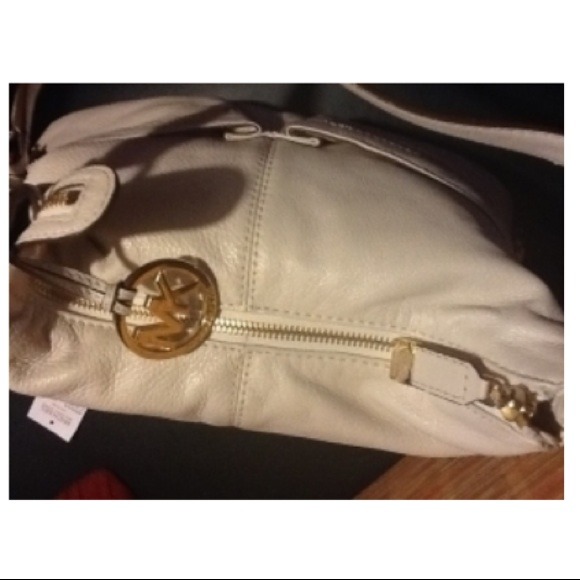 Michael Kors Vanilla Layton Bag - Picture 2 of 4