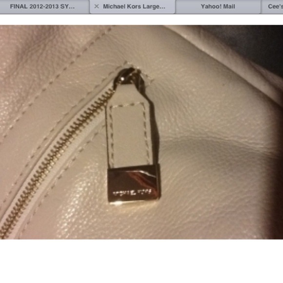 Michael Kors Vanilla Layton Bag - Picture 3 of 4