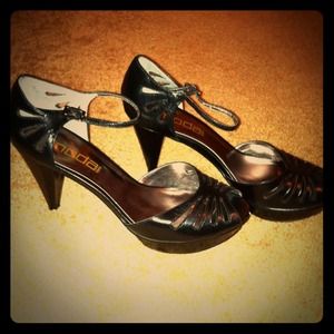 Moda size 8 black 2 1/2" heel.  Worn once .