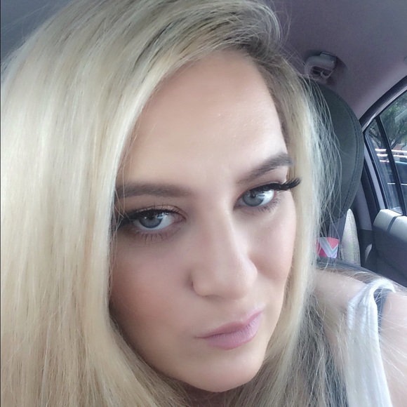 Meet Me 💋Shop My Closet👠