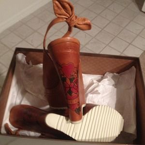 Gucci wedges never worn!