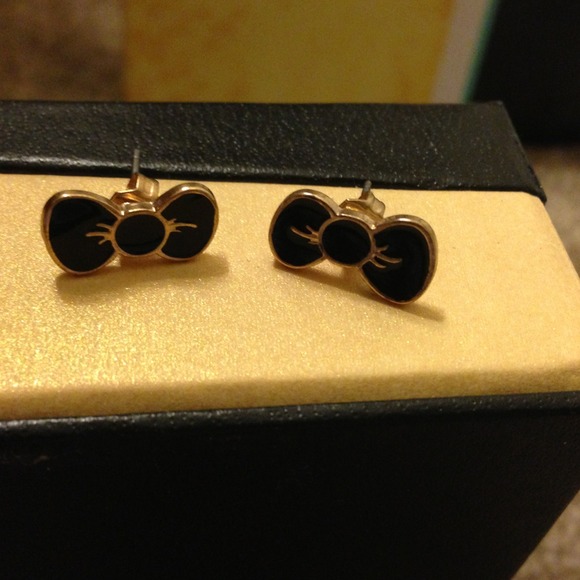 🎉SOLD🎉 Bow earrings🎀🎀🎀