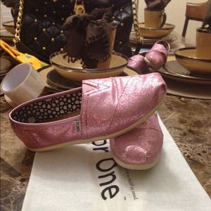 Pink toms size 8