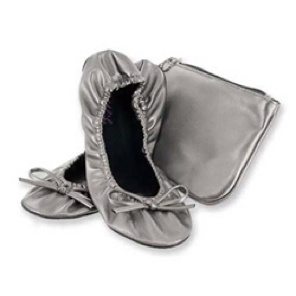 Sidekicks Shoes - 💞Silver foldable flats💞