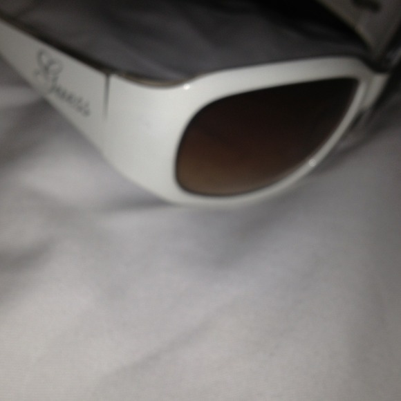 !!! Guess white sunglasses