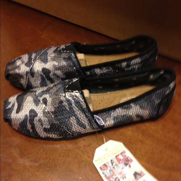 Toms women classic shoes