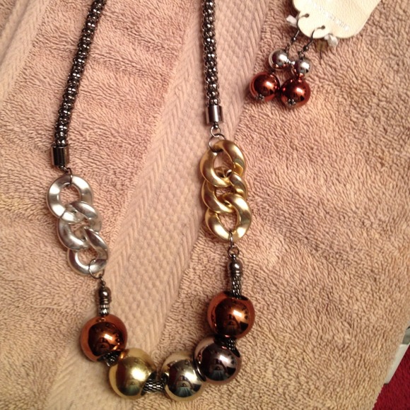 Necklace and earring set.  Lead and nickel free. - Picture 1 of 4