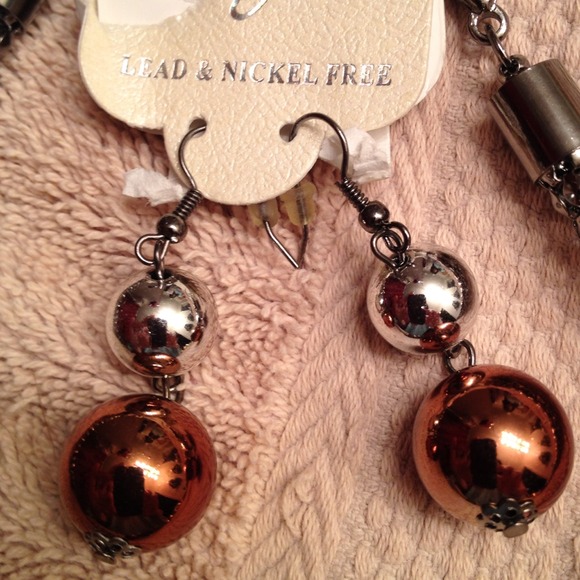 Necklace and earring set.  Lead and nickel free. - Picture 3 of 4