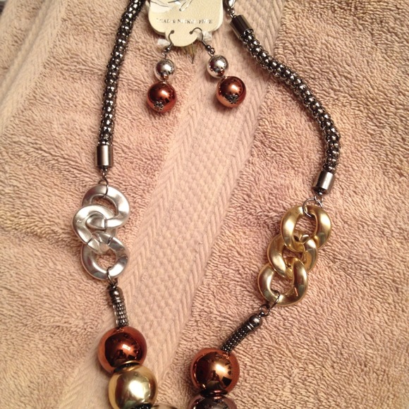 Necklace and earring set.  Lead and nickel free. - Picture 4 of 4