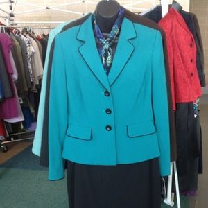 Blazer and skirt suit.    Size 10. Evan Picone