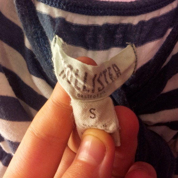SOLD Hollister Top - Picture 3 of 3
