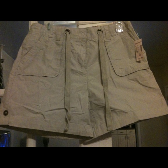 Kaki shorts