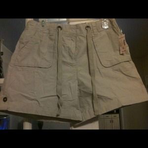 Kaki shorts