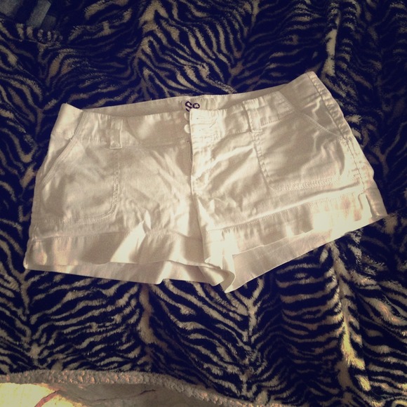 🚫SOLD in bundle🚫White shorts